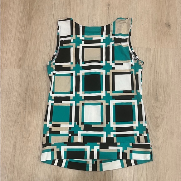 NWT New York and Company Small Geometric Print Sleeveless Top - Picture 5 of 5